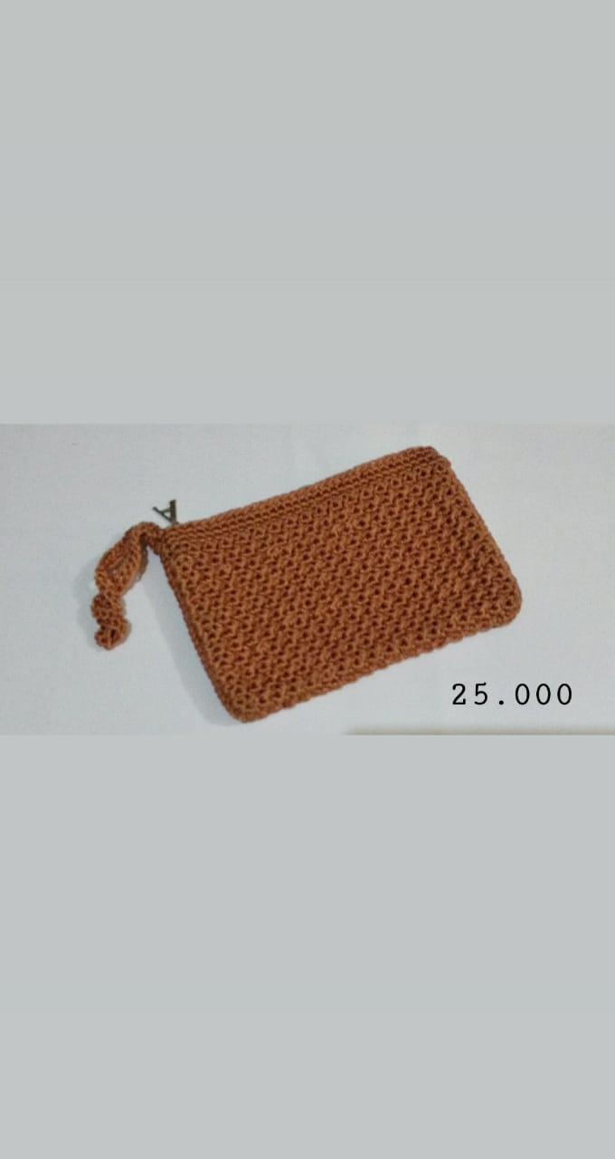 DOMPET RAJUT COKLAT MUDA