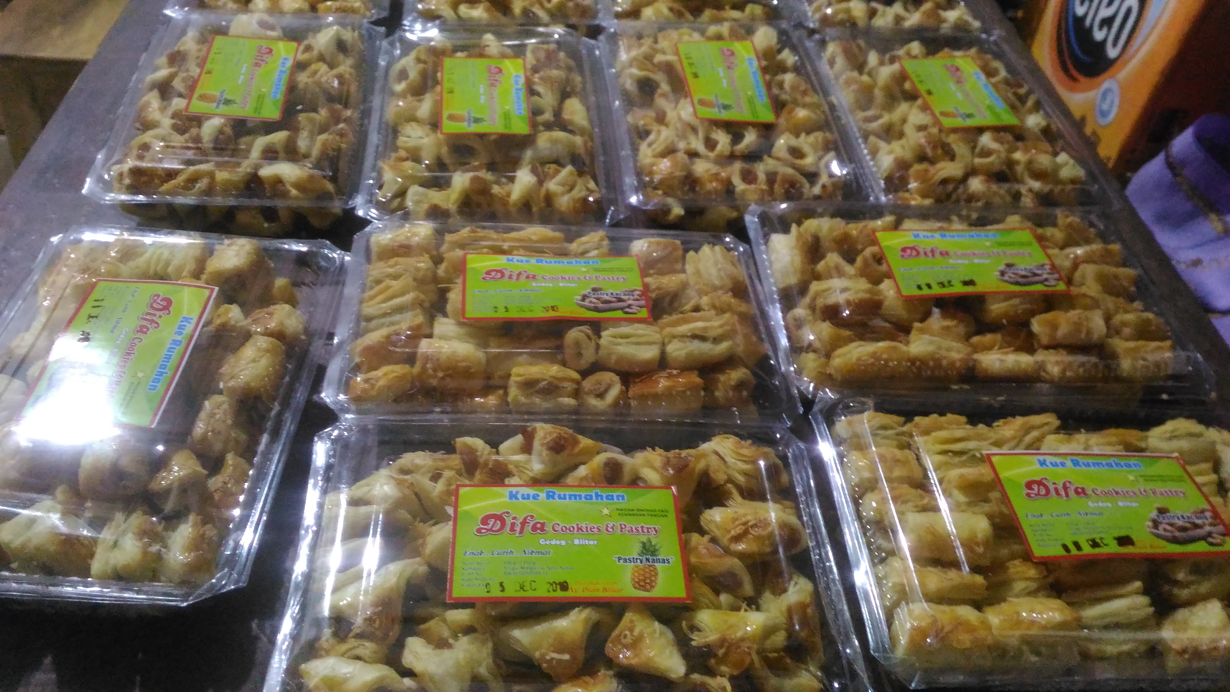 Pastry Nanas (mini pastry)